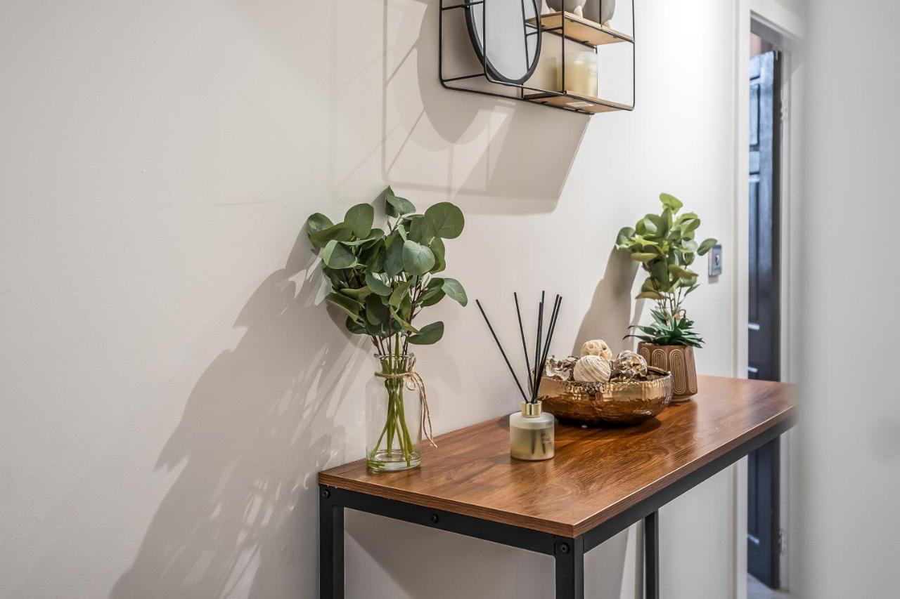 Private Ground Floor Main Door Entrance - Spacious 2 Bedroom Property - The Shore, Leith Эдинбург Экстерьер фото